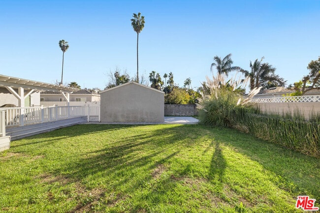 Building Photo - 5439 Carpenter Ave