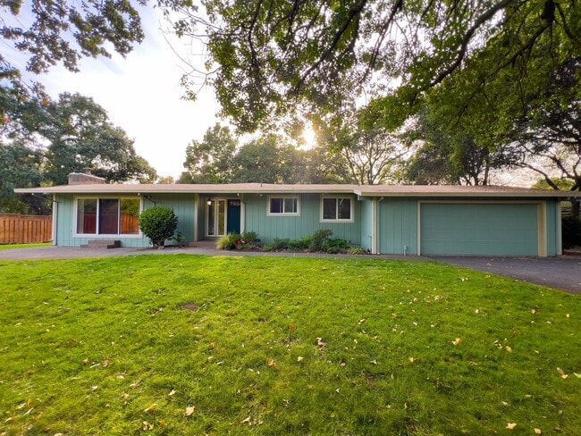 Building Photo - Charming 3-Bedroom Country House