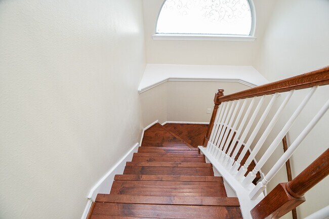 Building Photo - 5327 Laura Lee Ln