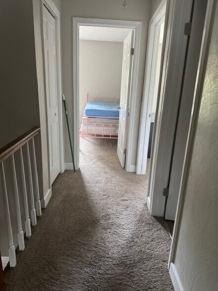 Building Photo - 4 Riverview Ct