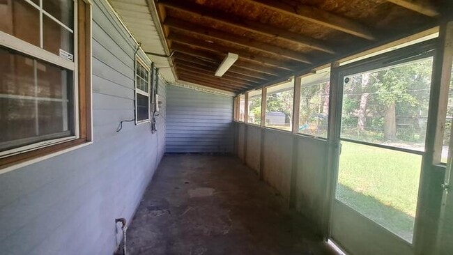 Building Photo - 8505 Lyn Ave