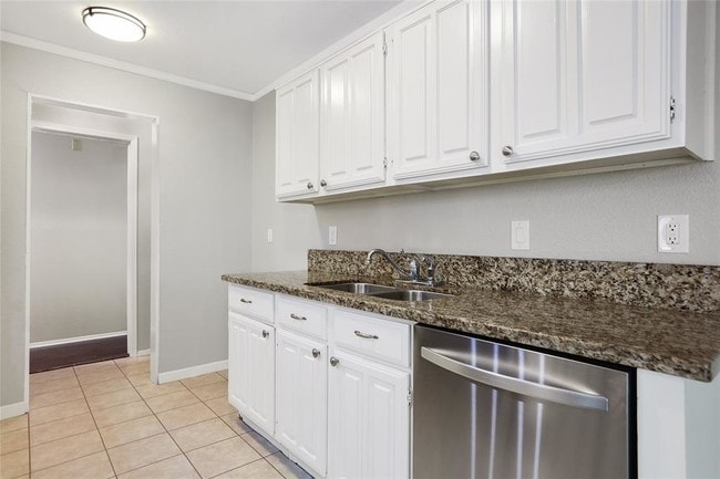 Building Photo - 6 Basal Briar Ct