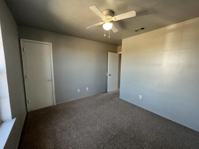 Building Photo - 5908 Greengate Dr