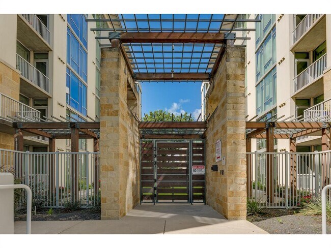 Building Photo - 1600 Barton Springs Rd