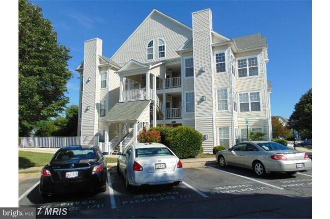 Building Photo - 9810 Feathertree Terrace