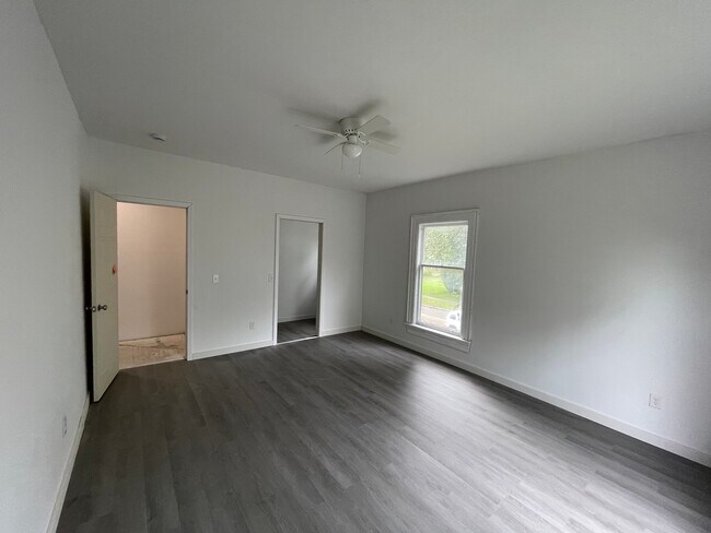 Building Photo - 601 1st St