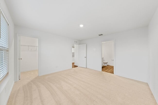 Building Photo - 817 Heartseed Ave