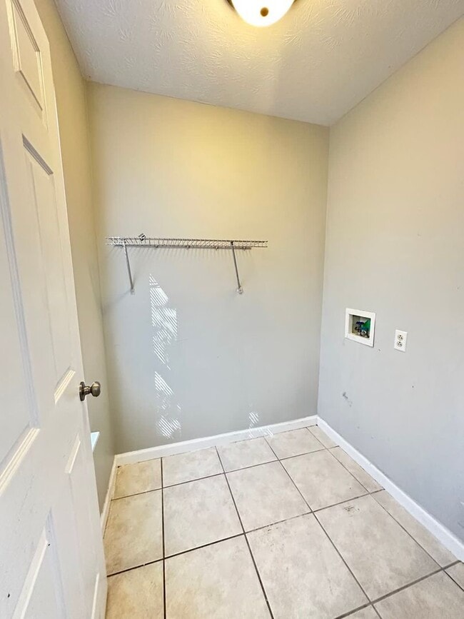Building Photo - 114 Tanbark Dr