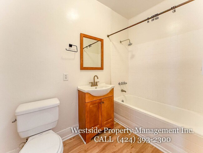 Building Photo - 1315-1317 1/2 N. Stanley Ave.-1315