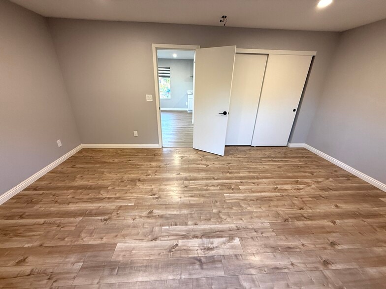 Building Photo - 6186 Daisy Pl