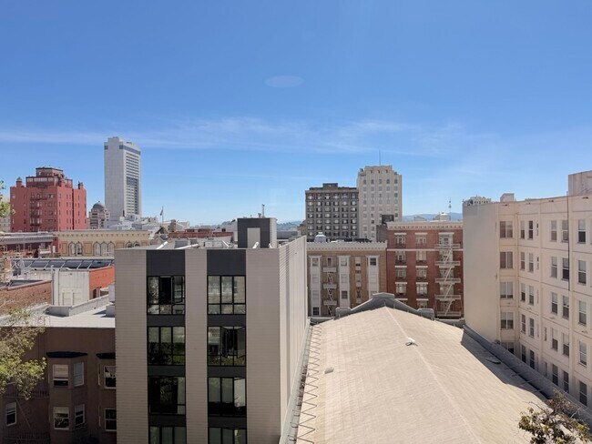 Building Photo - 1047 Bush St