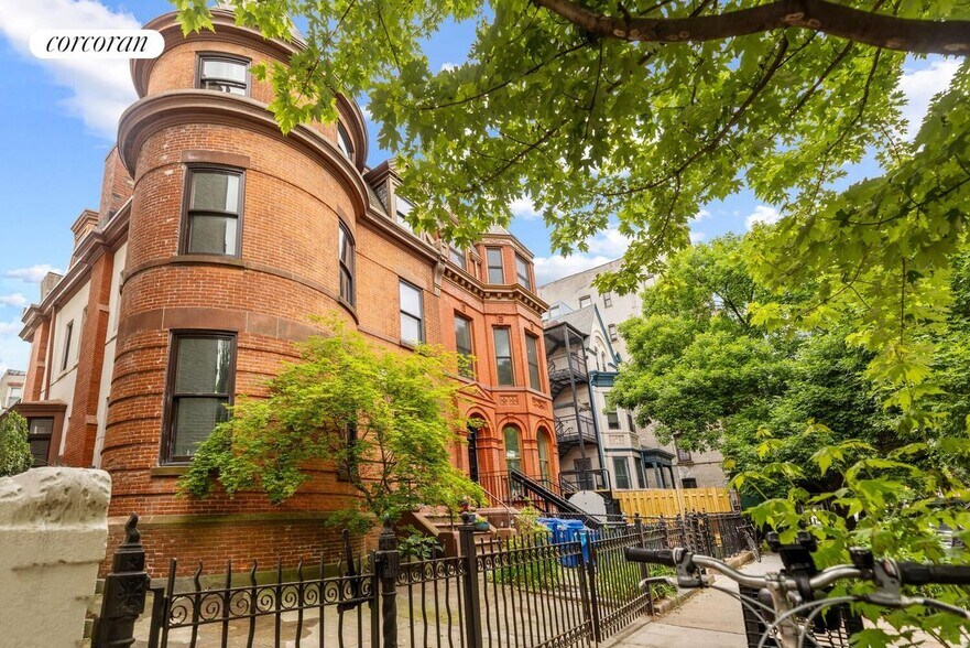 Primary Photo - 1372 Dean St