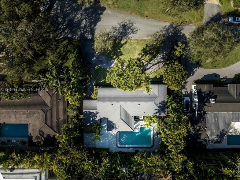 Building Photo - 1350 Mendavia Ave