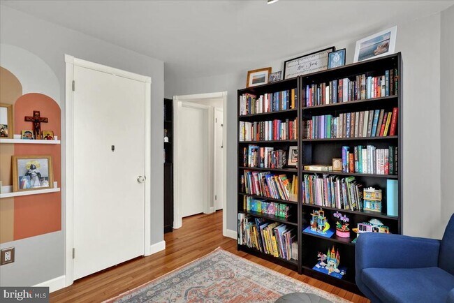 Building Photo - 88 E College Ave