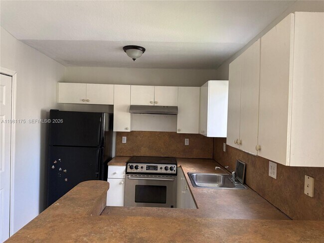 Building Photo - 2920 SE 13th Rd