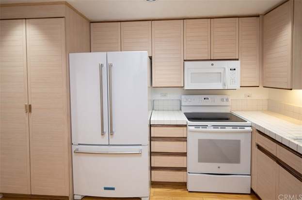 Building Photo - 2243 Martin-