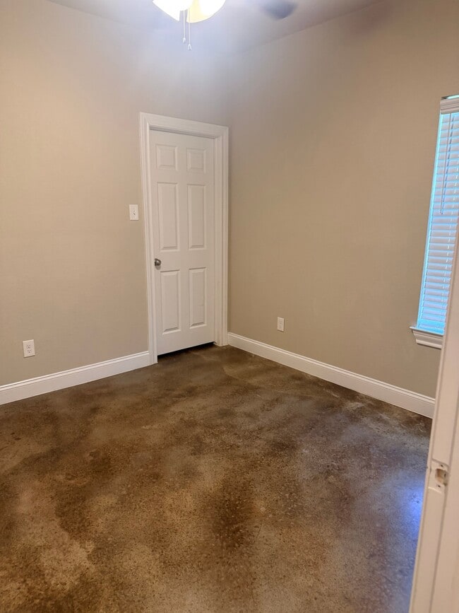 Building Photo - 3309 Belmont Dr