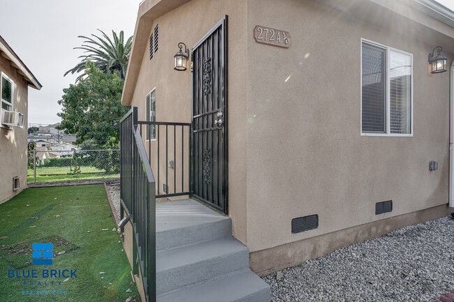 Building Photo - 2724-2724 Lanfranco St