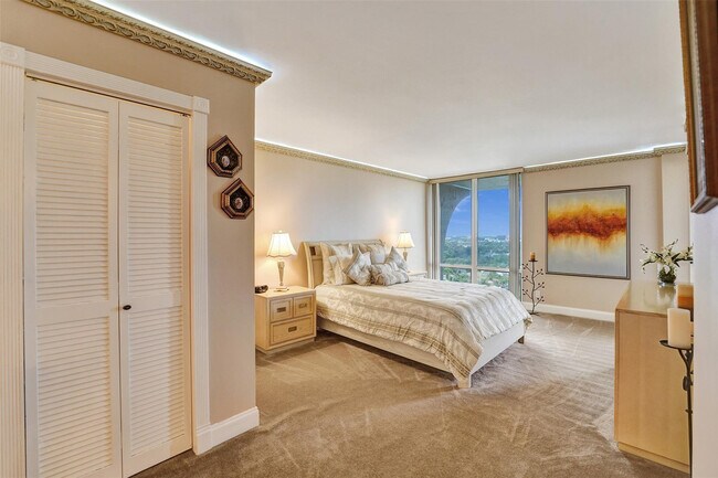 Building Photo - 1600 S Ocean Dr