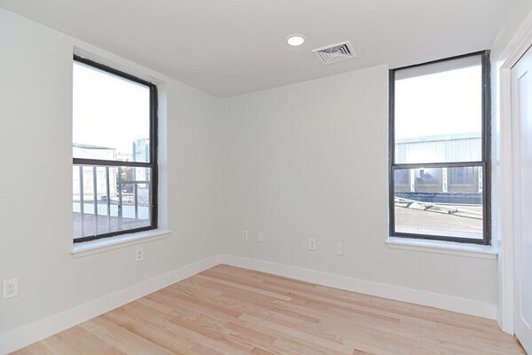 Building Photo - 1674 Beacon St