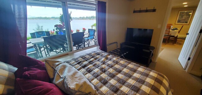 Building Photo - 1611 Vernon Rd