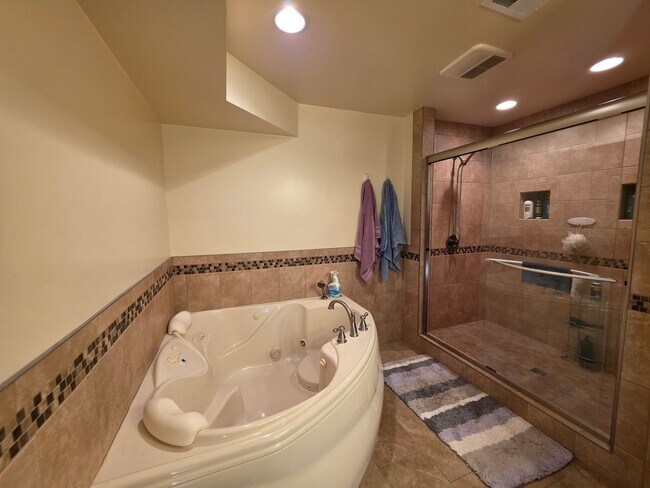 Building Photo - Ghent Square