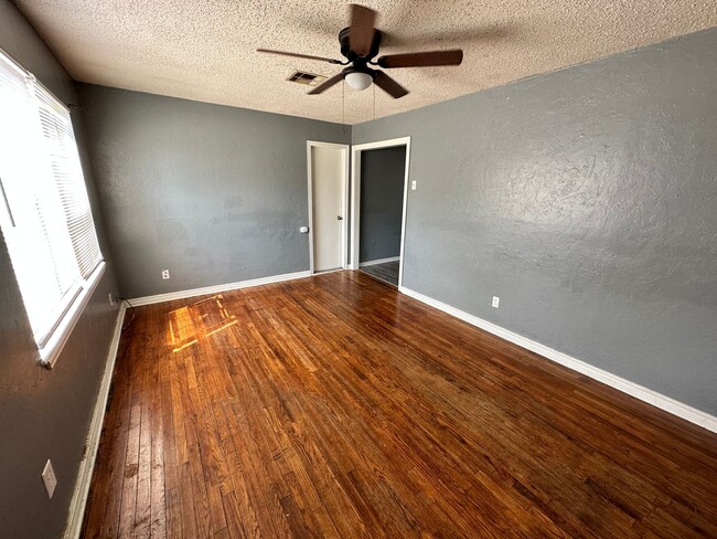 Building Photo - Move in special: 2 Bed 1 Bath in MWC