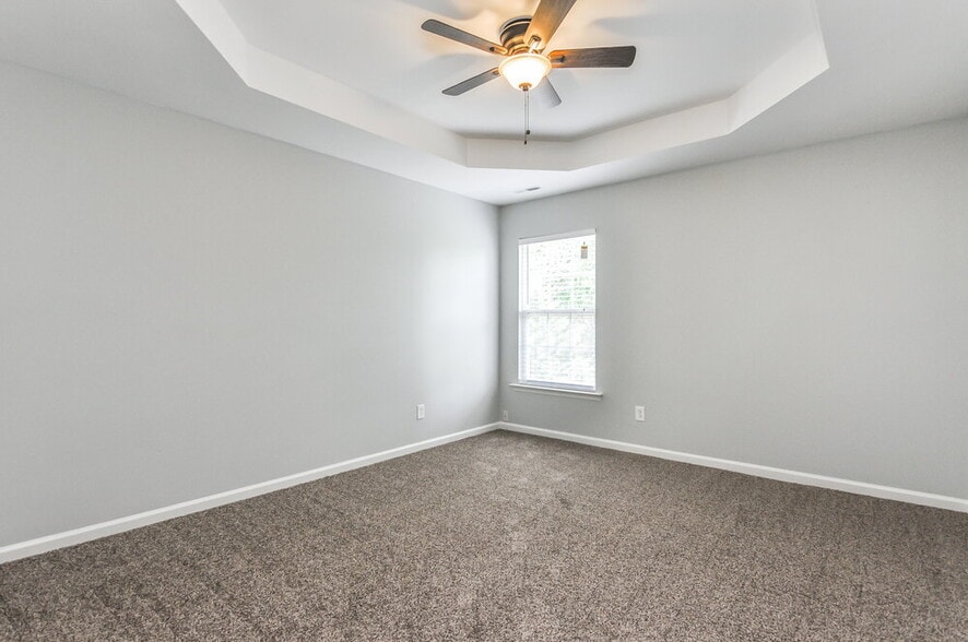 Building Photo - 401 Pyracantha Dr