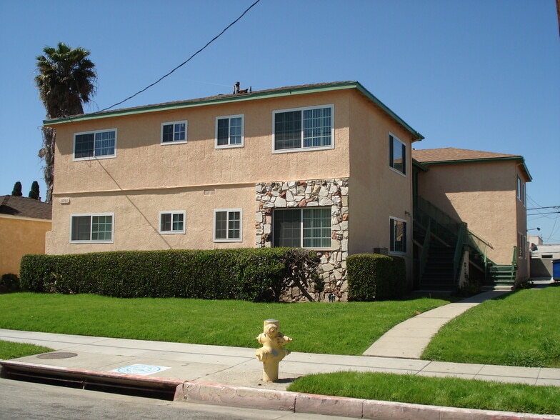 Building Photo - 11901 York Ave