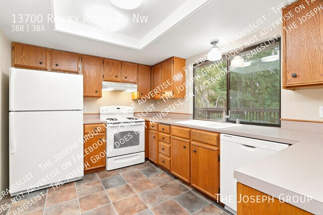 Building Photo - 13700 Rocky Ridge Rd NW