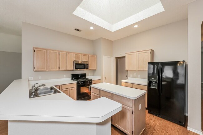 Building Photo - 665 Beatty Dr