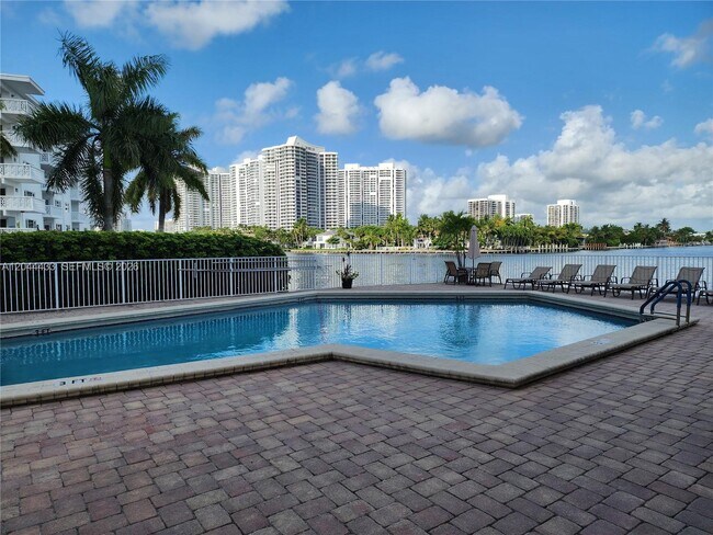 Building Photo - 3161 S Ocean Dr