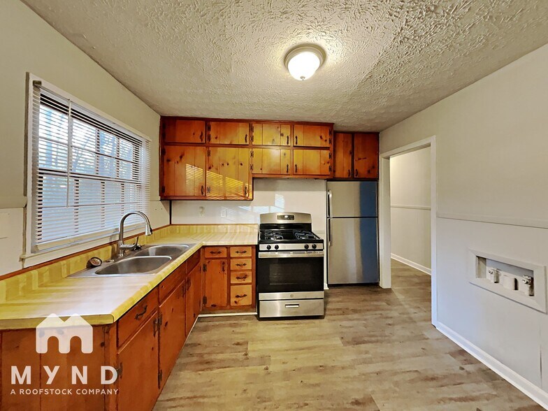 Building Photo - 425 Stephenson Rd
