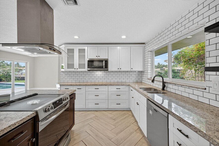 Primary Photo - 1460 NE 57th Ct