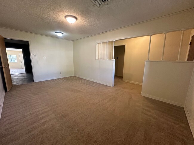 Building Photo - 115 Dawn Dr