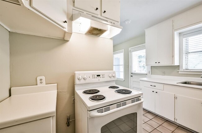Building Photo - 4924 Palmetto St