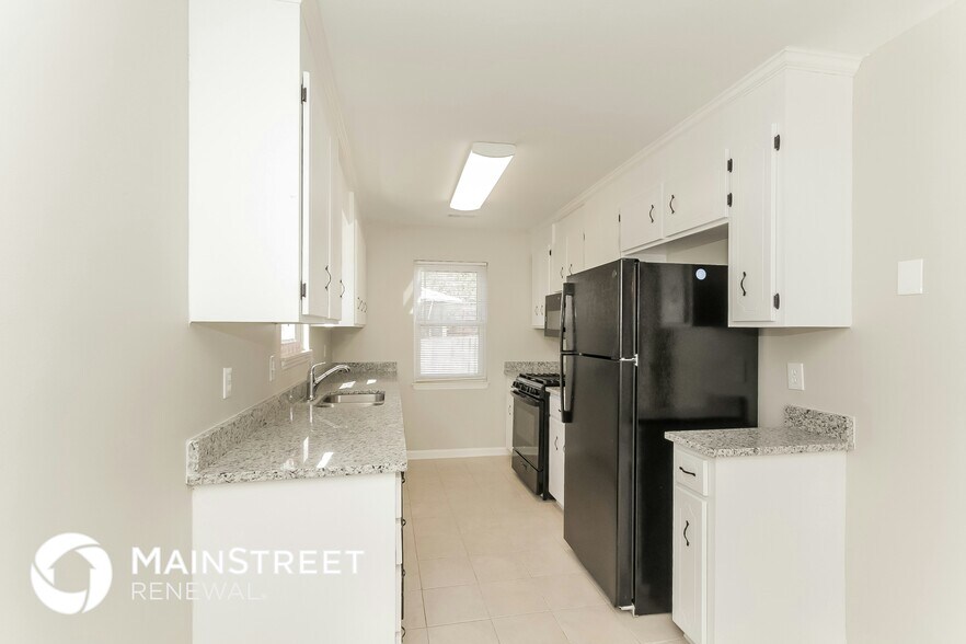 Building Photo - 10353 Roundhouse Cir
