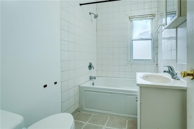 Building Photo - 4539 Dewey Ave