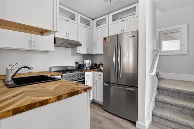 Building Photo - 303 Cornell St