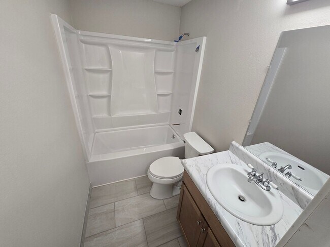 Building Photo - 3 Bedroom / 2 Bath House - Milton