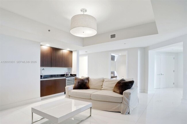 Building Photo - 2711 S Ocean Dr