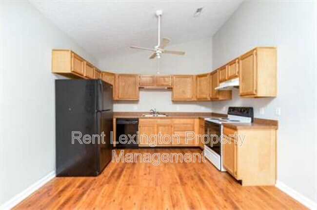 Building Photo - 300 Elkchester Cir