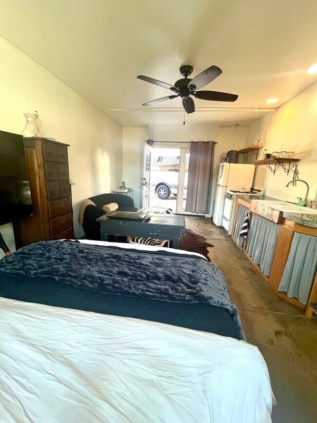 Building Photo - 652 Tularosa Dr