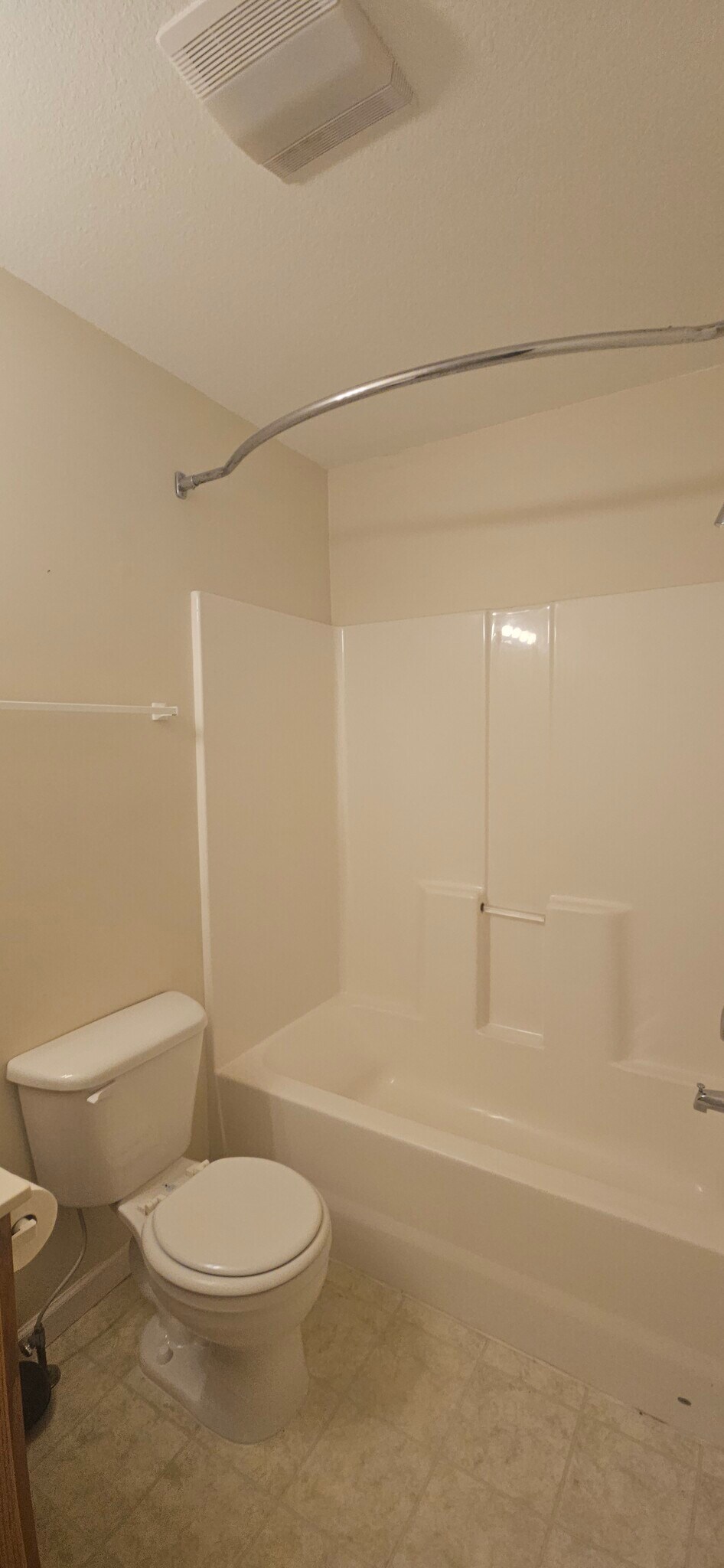 Building Photo - 119 Creekside Dr