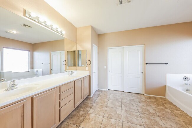 Building Photo - 10574 W Salter Dr