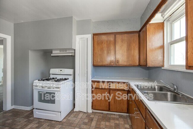 Building Photo - 14717 Milverton Rd