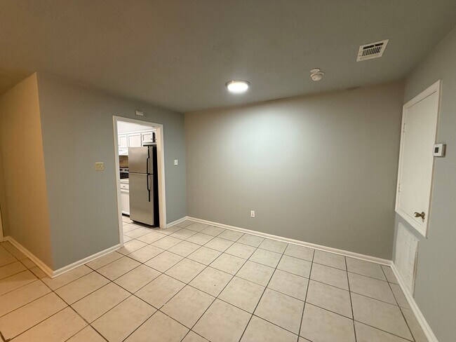Building Photo - DM 2010-2012 Helm