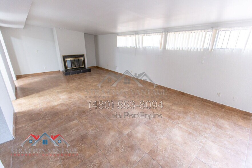 Building Photo - 1168 E Alameda Dr