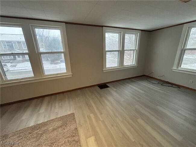 Building Photo - 408 S Arch Ave