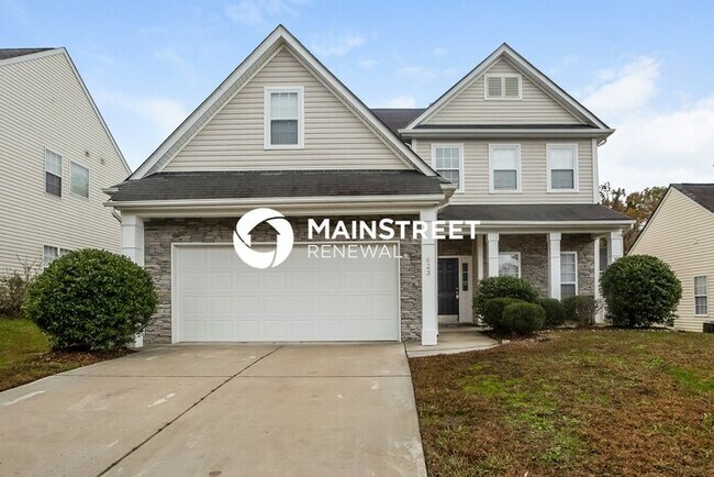 Building Photo - 4 Bedroom Pet-Friendly Home in Charlotte, NC with Main Street Renewal